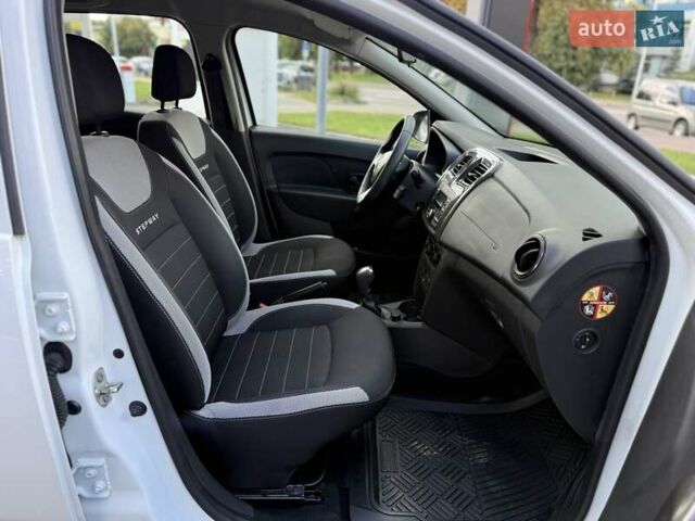 Белый Рено Сандеро, объемом двигателя 0.9 л и пробегом 71 тыс. км за 9300 $, фото 8 на Automoto.ua