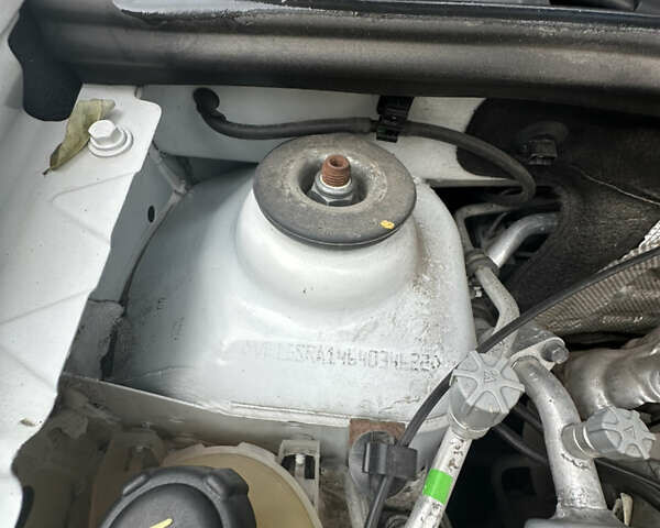 Белый Рено Сандеро, объемом двигателя 0.9 л и пробегом 102 тыс. км за 8800 $, фото 8 на Automoto.ua