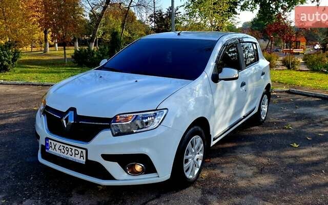 Белый Рено Сандеро, объемом двигателя 0.9 л и пробегом 13 тыс. км за 9870 $, фото 7 на Automoto.ua