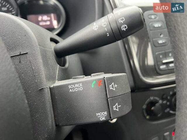 Рено Сандеро 2019 в Киеве на Automoto.ua Белый Рено Сандеро, объемом двигателя 1.46 л и пробегом 118 тыс. км за 9103 $, фото 24 на Automoto.ua