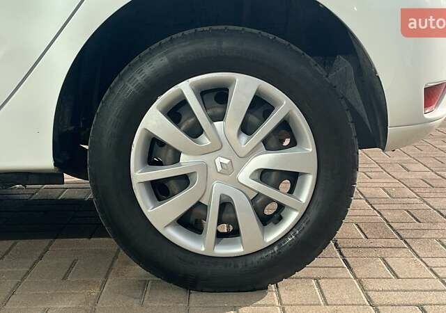 Білий Рено Сандеро, об'ємом двигуна 1.46 л та пробігом 80 тис. км за 8339 $, фото 14 на Automoto.ua