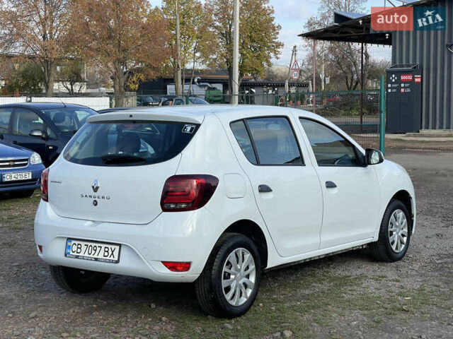 Белый Рено Сандеро, объемом двигателя 1 л и пробегом 31 тыс. км за 8900 $, фото 3 на Automoto.ua