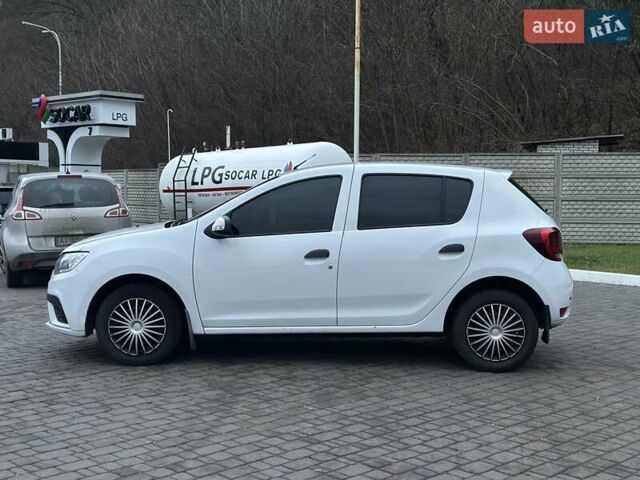 Белый Рено Сандеро, объемом двигателя 1 л и пробегом 135 тыс. км за 8000 $, фото 10 на Automoto.ua