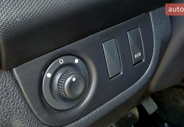 Белый Рено Сандеро, объемом двигателя 0.9 л и пробегом 13 тыс. км за 9870 $, фото 60 на Automoto.ua