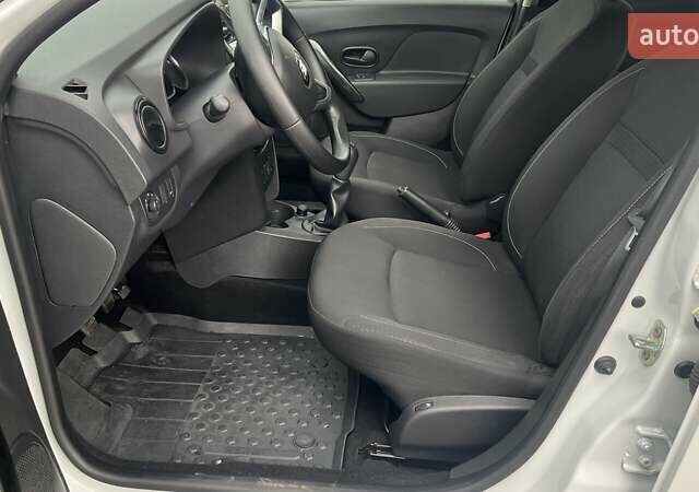 Білий Рено Сандеро, об'ємом двигуна 1.46 л та пробігом 80 тис. км за 8339 $, фото 11 на Automoto.ua