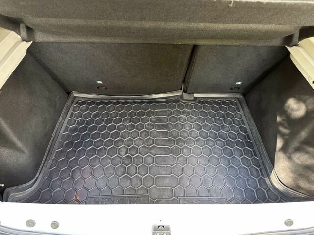 Білий Рено Сандеро, об'ємом двигуна 0.9 л та пробігом 57 тис. км за 9500 $, фото 11 на Automoto.ua