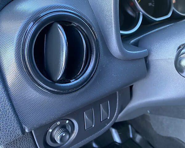 Белый Рено Сандеро, объемом двигателя 1 л и пробегом 51 тыс. км за 8800 $, фото 15 на Automoto.ua