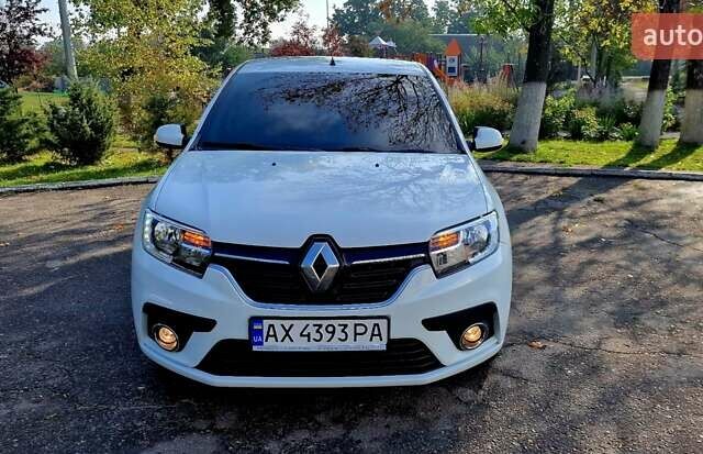 Белый Рено Сандеро, объемом двигателя 0.9 л и пробегом 13 тыс. км за 9870 $, фото 12 на Automoto.ua