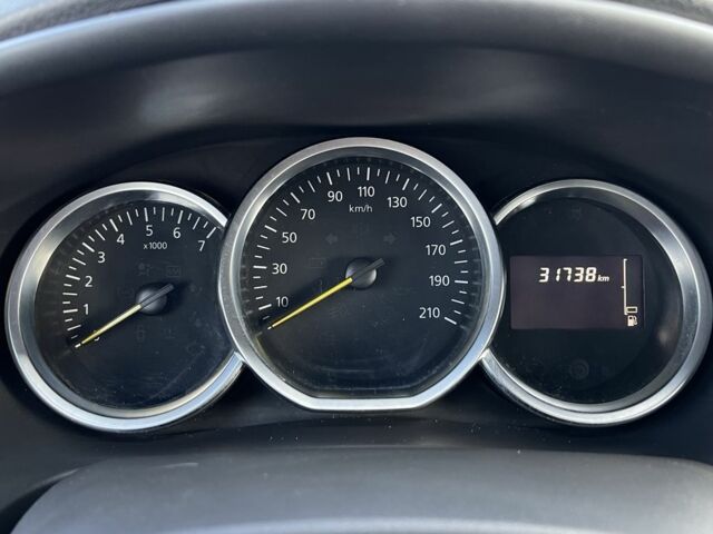 Білий Рено Сандеро, об'ємом двигуна 1 л та пробігом 31 тис. км за 8900 $, фото 6 на Automoto.ua