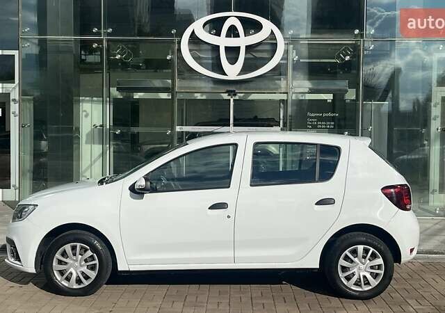 Білий Рено Сандеро, об'ємом двигуна 1.46 л та пробігом 80 тис. км за 8339 $, фото 2 на Automoto.ua