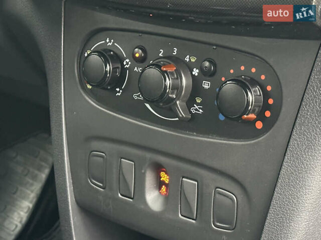 Белый Рено Сандеро, объемом двигателя 1.5 л и пробегом 118 тыс. км за 8900 $, фото 15 на Automoto.ua