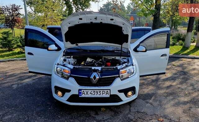 Белый Рено Сандеро, объемом двигателя 0.9 л и пробегом 13 тыс. км за 9870 $, фото 51 на Automoto.ua