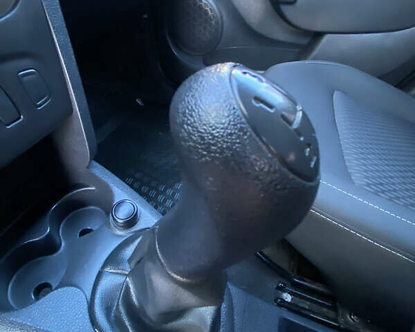 Белый Рено Сандеро, объемом двигателя 1 л и пробегом 51 тыс. км за 8800 $, фото 18 на Automoto.ua