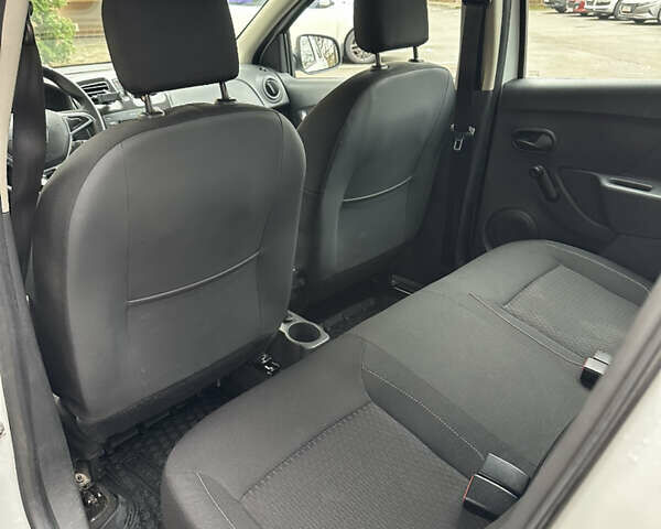 Белый Рено Сандеро, объемом двигателя 0.9 л и пробегом 102 тыс. км за 8800 $, фото 18 на Automoto.ua