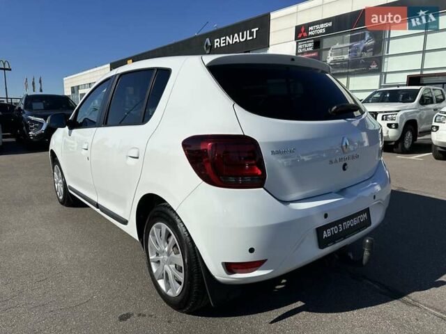 Белый Рено Сандеро, объемом двигателя 0.9 л и пробегом 106 тыс. км за 9300 $, фото 5 на Automoto.ua