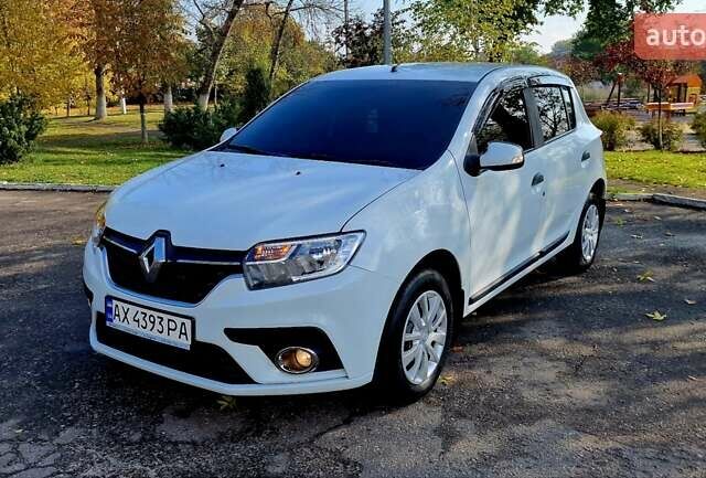 Белый Рено Сандеро, объемом двигателя 0.9 л и пробегом 13 тыс. км за 9870 $, фото 6 на Automoto.ua