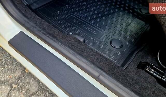 Белый Рено Сандеро, объемом двигателя 0.9 л и пробегом 13 тыс. км за 9870 $, фото 59 на Automoto.ua