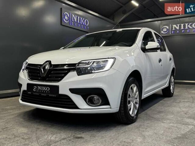 Белый Рено Сандеро, объемом двигателя 1.5 л и пробегом 73 тыс. км за 8500 $, фото 2 на Automoto.ua