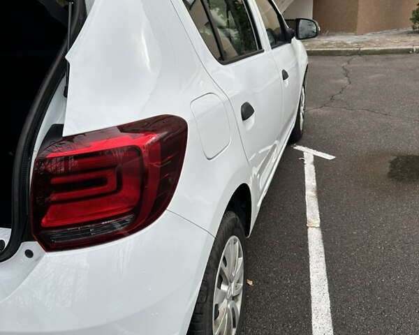 Белый Рено Сандеро, объемом двигателя 0.9 л и пробегом 102 тыс. км за 8800 $, фото 14 на Automoto.ua