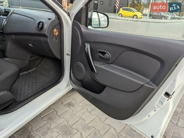 Рено Сандеро 2019 в Виннице на Automoto.ua Белый Рено Сандеро, объемом двигателя 1.46 л и пробегом 137 тыс. км за 8890 $, фото 30 на Automoto.ua