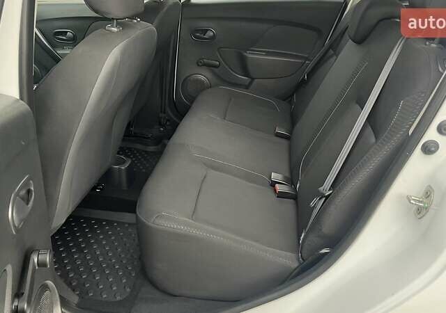 Білий Рено Сандеро, об'ємом двигуна 1.46 л та пробігом 80 тис. км за 8339 $, фото 10 на Automoto.ua