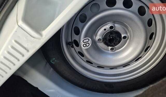 Белый Рено Сандеро, объемом двигателя 0.9 л и пробегом 13 тыс. км за 9870 $, фото 42 на Automoto.ua