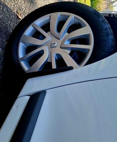 Білий Рено Сандеро, об'ємом двигуна 0.9 л та пробігом 13 тис. км за 9650 $, фото 28 на Automoto.ua