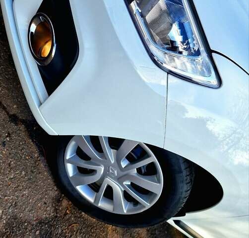 Білий Рено Сандеро, об'ємом двигуна 0.9 л та пробігом 13 тис. км за 9650 $, фото 25 на Automoto.ua