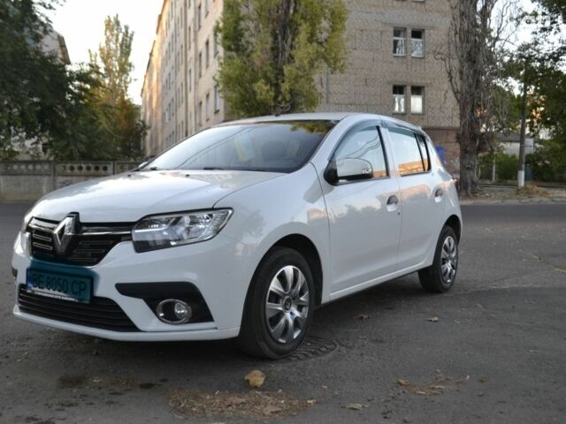 Белый Рено Сандеро, объемом двигателя 1 л и пробегом 136 тыс. км за 8000 $, фото 7 на Automoto.ua
