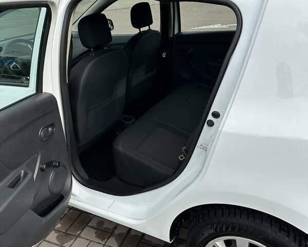 Белый Рено Сандеро, объемом двигателя 0.9 л и пробегом 102 тыс. км за 8800 $, фото 31 на Automoto.ua