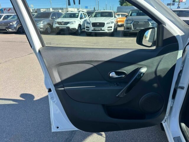 Белый Рено Сандеро, объемом двигателя 0.9 л и пробегом 106 тыс. км за 9300 $, фото 10 на Automoto.ua