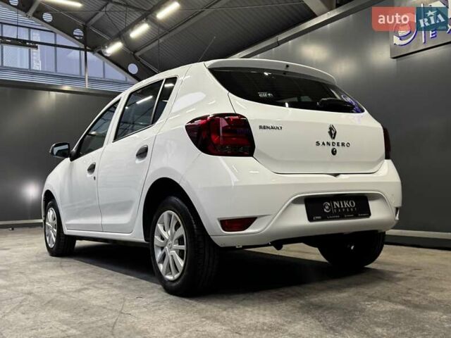 Белый Рено Сандеро, объемом двигателя 1.5 л и пробегом 73 тыс. км за 8500 $, фото 13 на Automoto.ua