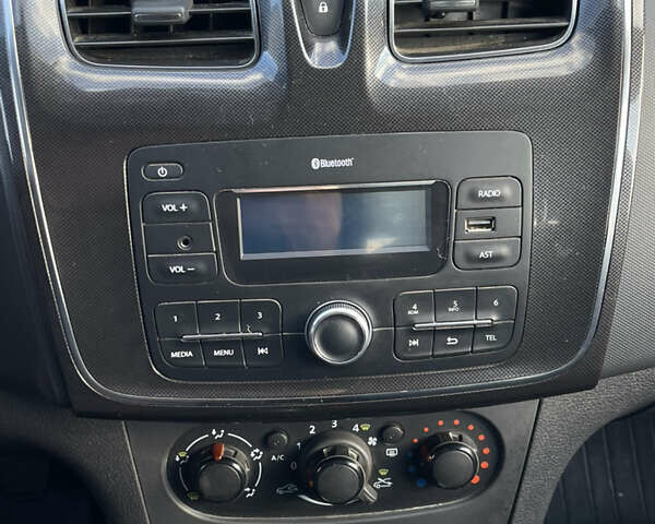 Белый Рено Сандеро, объемом двигателя 1 л и пробегом 31 тыс. км за 8900 $, фото 9 на Automoto.ua