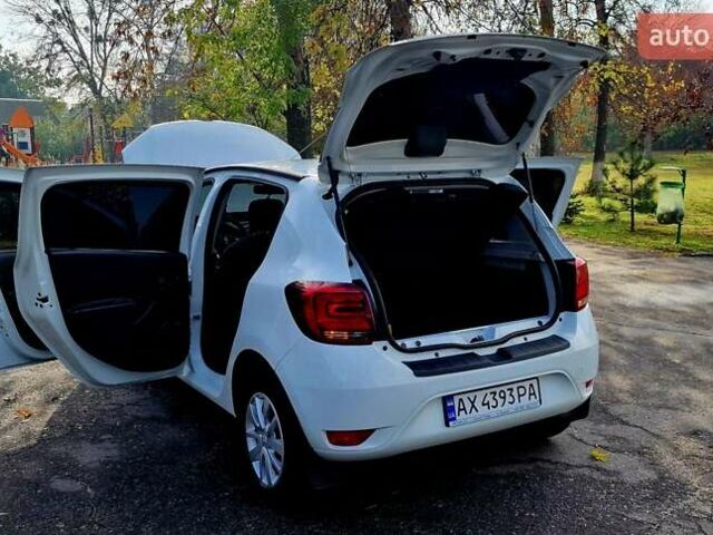 Белый Рено Сандеро, объемом двигателя 0.9 л и пробегом 13 тыс. км за 9870 $, фото 37 на Automoto.ua