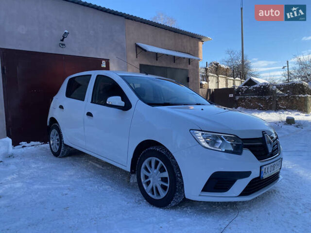 Белый Рено Сандеро, объемом двигателя 1 л и пробегом 51 тыс. км за 8800 $, фото 3 на Automoto.ua