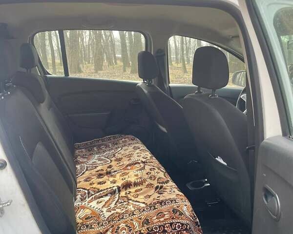 Белый Рено Сандеро, объемом двигателя 1.2 л и пробегом 105 тыс. км за 7000 $, фото 9 на Automoto.ua