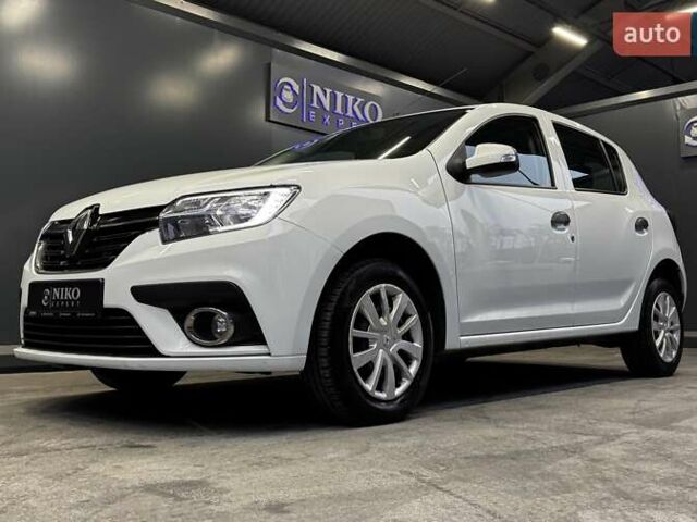 Белый Рено Сандеро, объемом двигателя 1.5 л и пробегом 73 тыс. км за 8500 $, фото 6 на Automoto.ua