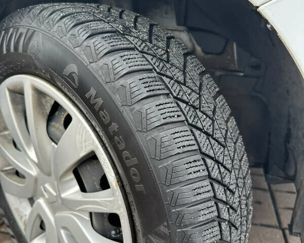 Белый Рено Сандеро, объемом двигателя 0.9 л и пробегом 102 тыс. км за 8800 $, фото 36 на Automoto.ua