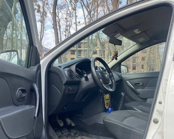 Белый Рено Сандеро, объемом двигателя 1.2 л и пробегом 105 тыс. км за 7000 $, фото 12 на Automoto.ua