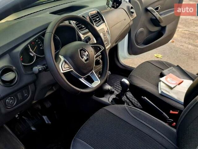 Білий Рено Сандеро, об'ємом двигуна 0.9 л та пробігом 13 тис. км за 9650 $, фото 49 на Automoto.ua