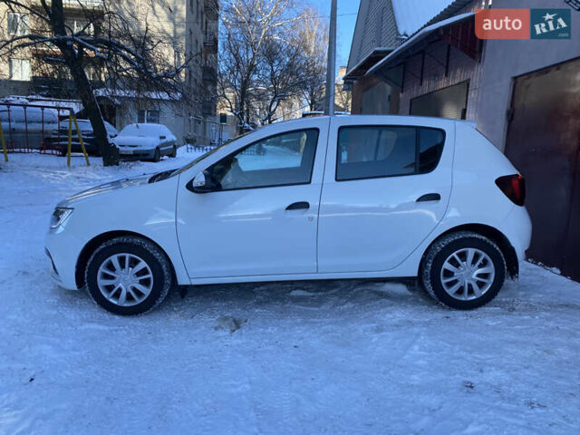 Белый Рено Сандеро, объемом двигателя 1 л и пробегом 51 тыс. км за 8800 $, фото 1 на Automoto.ua