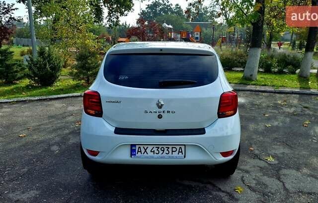 Белый Рено Сандеро, объемом двигателя 0.9 л и пробегом 13 тыс. км за 9870 $, фото 19 на Automoto.ua