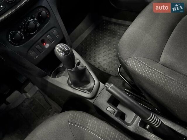 Белый Рено Сандеро, объемом двигателя 1.5 л и пробегом 73 тыс. км за 8500 $, фото 33 на Automoto.ua