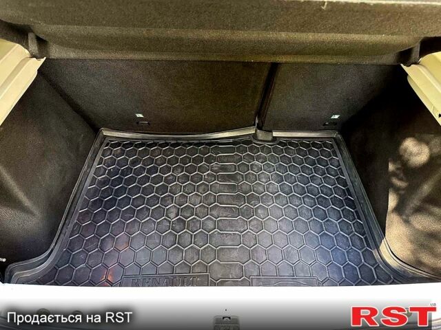 Білий Рено Сандеро, об'ємом двигуна 0.9 л та пробігом 57 тис. км за 9500 $, фото 10 на Automoto.ua