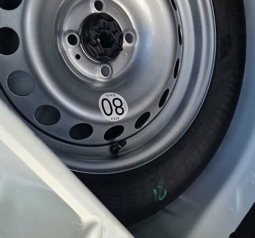 Білий Рено Сандеро, об'ємом двигуна 0.9 л та пробігом 13 тис. км за 9650 $, фото 44 на Automoto.ua