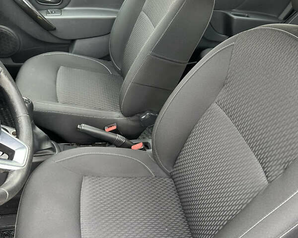 Белый Рено Сандеро, объемом двигателя 0.9 л и пробегом 102 тыс. км за 8800 $, фото 29 на Automoto.ua