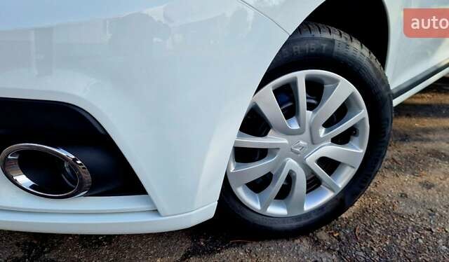 Белый Рено Сандеро, объемом двигателя 0.9 л и пробегом 13 тыс. км за 9870 $, фото 24 на Automoto.ua