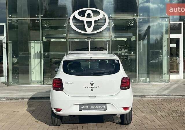 Білий Рено Сандеро, об'ємом двигуна 1.46 л та пробігом 80 тис. км за 8339 $, фото 3 на Automoto.ua