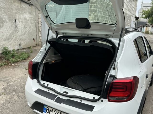 Белый Рено Сандеро, объемом двигателя 0.9 л и пробегом 276 тыс. км за 7500 $, фото 8 на Automoto.ua