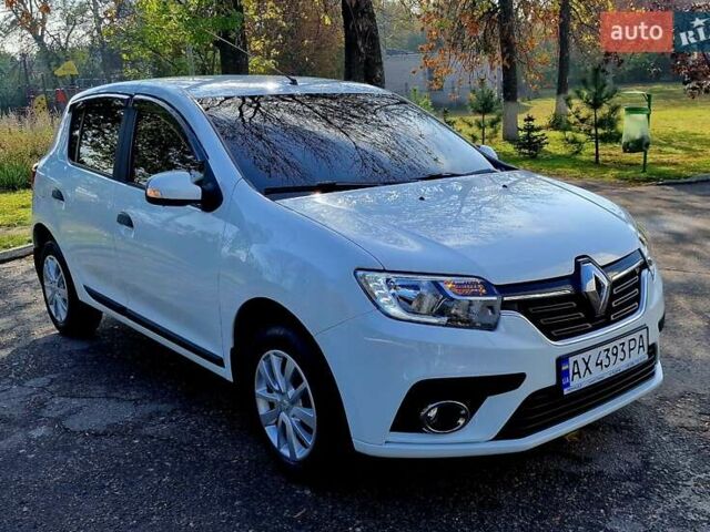 Білий Рено Сандеро, об'ємом двигуна 0.9 л та пробігом 13 тис. км за 9650 $, фото 10 на Automoto.ua